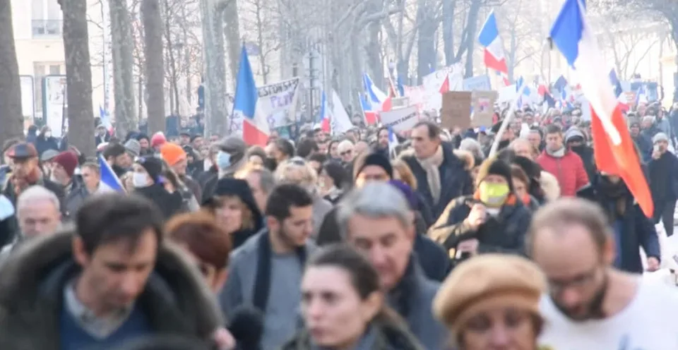 Read more about the article Ministerstvo zahraničných vecí odporúča vyhýbať sa masovým zhromaždeniam vo Francúzsku