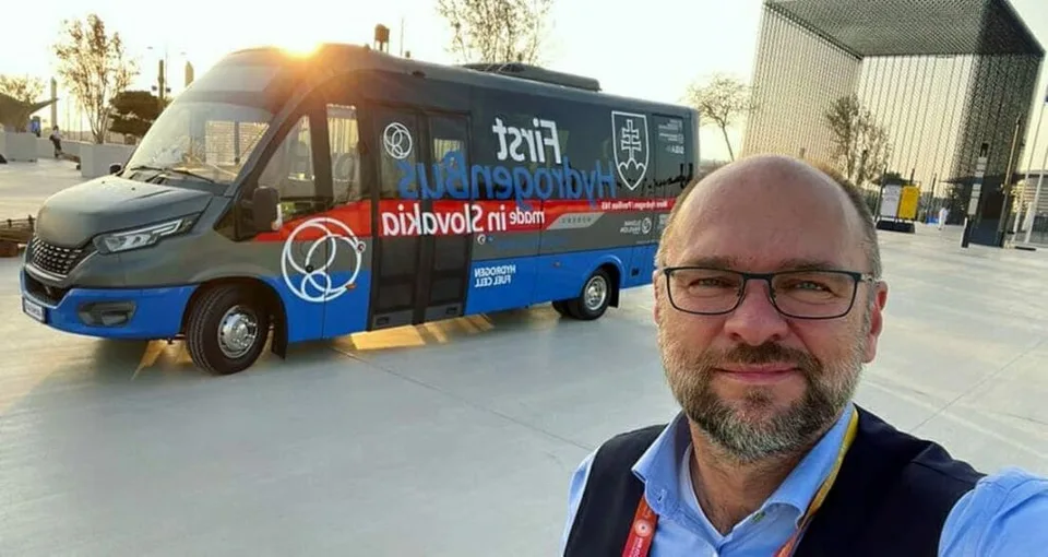 Read more about the article Sulíkové smelé plány: Do konca volebného obdobia chce vybudovať hromadnú dopravu na vodík