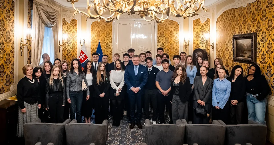 Read more about the article “EÚ je náš životný priestor. A Slovensko nebude jej pasívnym členom,” povedal dnes premiér študentom na Úrade vlády