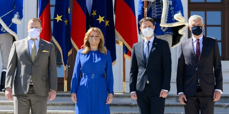 Vľavo prezidentka SR Zuzana Čaputová, vľavo predseda NR SR Boris Kollár (Sme rodina), druhý sprava predseda vlády SR Eduard Heger (OĽaNO) a šéf slovenskej diplomacie Ivan Korčok (nominant SaS) počas tlačovej konferencia o budúcnosti Európy v Bratislave v nedeľu 9. mája 2021.