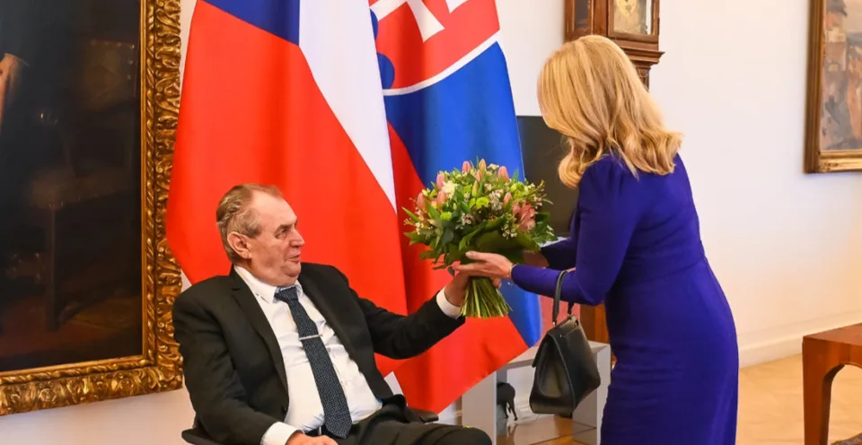 Read more about the article FOTO Prezident Zeman privítal Čaputovú. Prišla si do Prahy pripomenúť výročie Nežnej revolúcie
