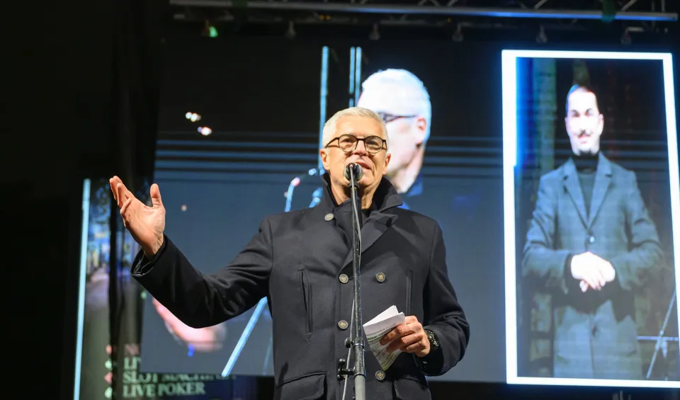 Read more about the article KOMENTÁR Ani Majdan, ani rak