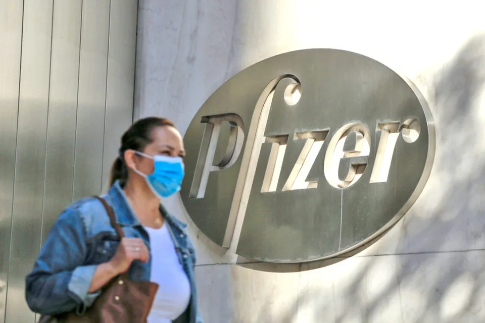 Read more about the article Mysleli ste si, že po očkovaní budete mať pokoj? Pfizer oznámil správu, ktorá mnohých naštve!