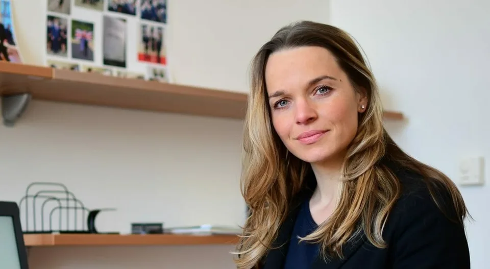 Read more about the article Majsterka trapasov Romana Tabák opäť podcenila situáciu. Takto sa nahodila na veľvyslanectvo