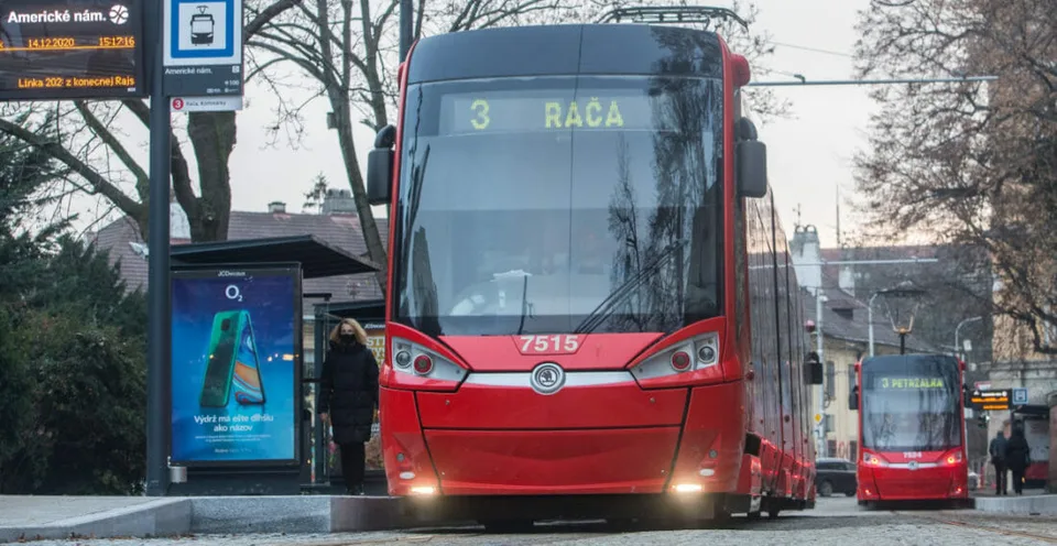 Read more about the article V bratislavskej Petržalke začala premávať električka až na koniec mestskej časti