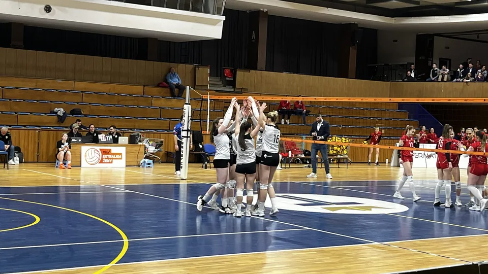 Read more about the article Päťsetová volejbalová dráma opäť s víťazným koncom