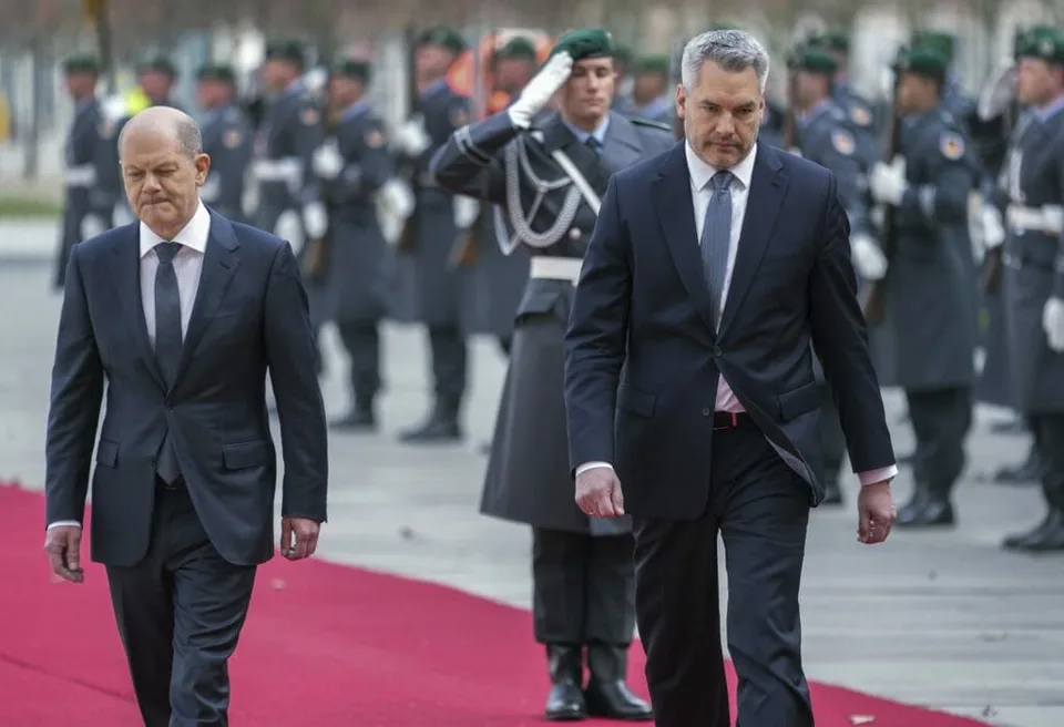 Read more about the article Rakúsky kancelár Nehammer: Sankcie voči Rusku uvoľňovať nebudeme