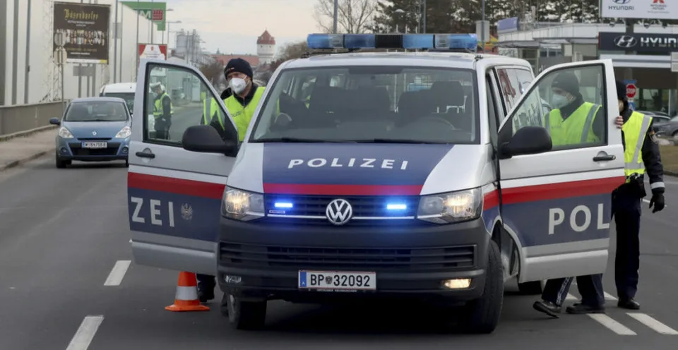 Read more about the article Rakúska vláda má zrejme veľký problém: Postaví sa aj polícia a armáda proti drsným opatreniam?