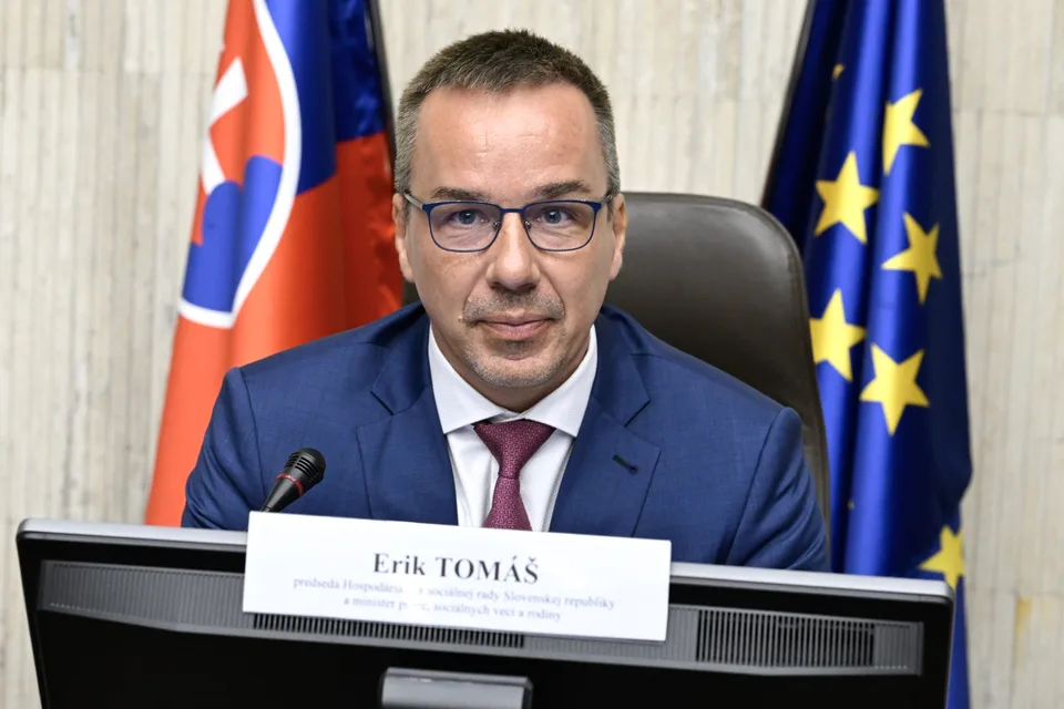 You are currently viewing Hlas chce rokovať o minimálnej mzde na aktuálnej schôdzi, inak nepodporí konsolidačný balík, vyhlásil minister Tomáš