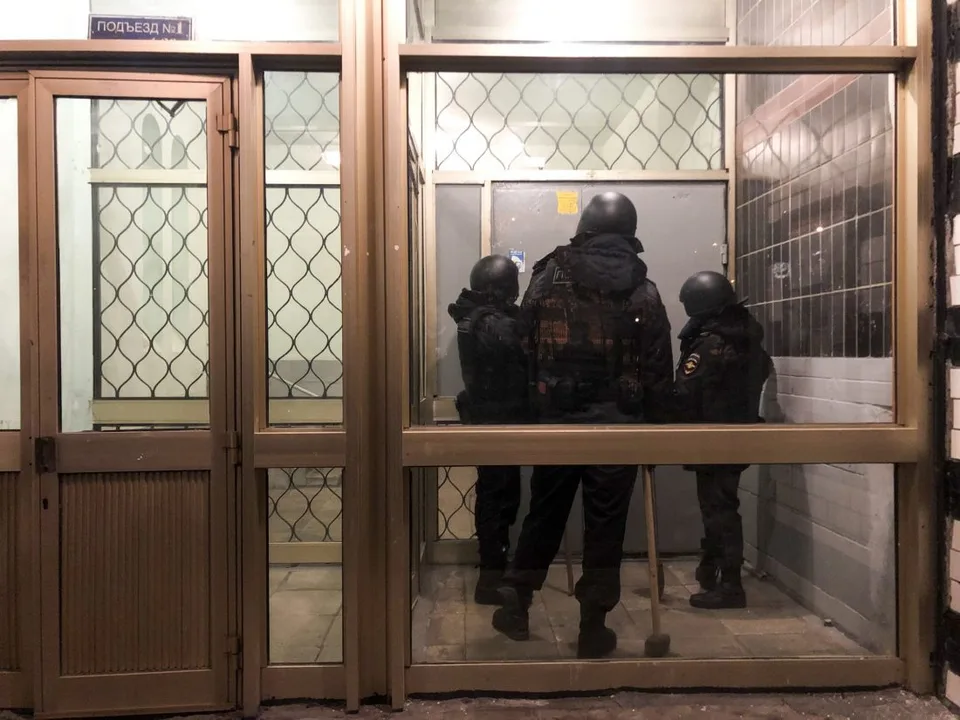 Read more about the article Putinov šialený strach? Polícia  zadržala brata Navaľného!