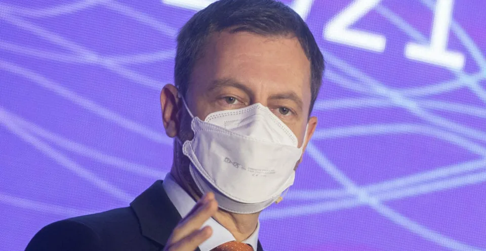 Read more about the article Právnu analýzu k povinnému očkovaniu Lengvarský stále nedodal. Na “pílu tlačí” vlastne iba Heger