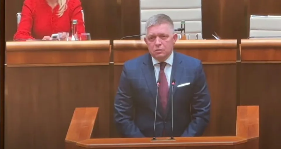 Read more about the article VIDEO eReport je v centre diania! Parlament rokuje o programovom vyhlásení vlády a žiada poslancov o dôveru