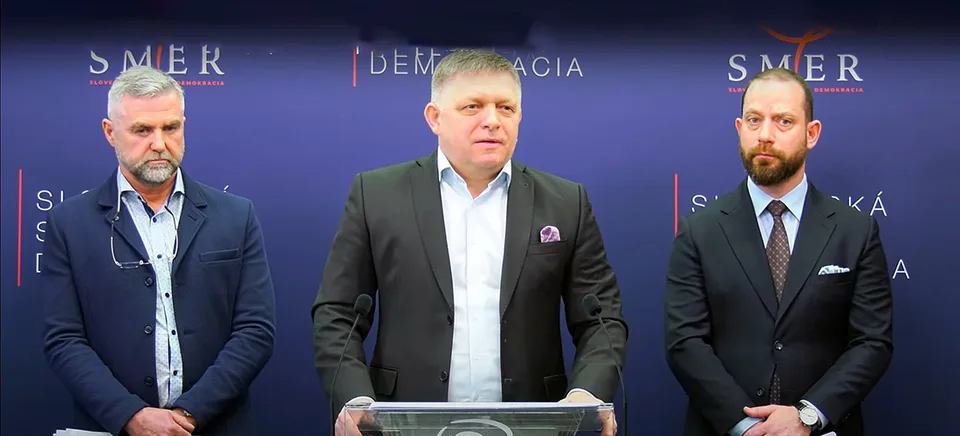 Read more about the article VIDEO Fico novinárom “čistil” žalúdky: To fakt máme kvákať len to, čo vy chcete počuť!?