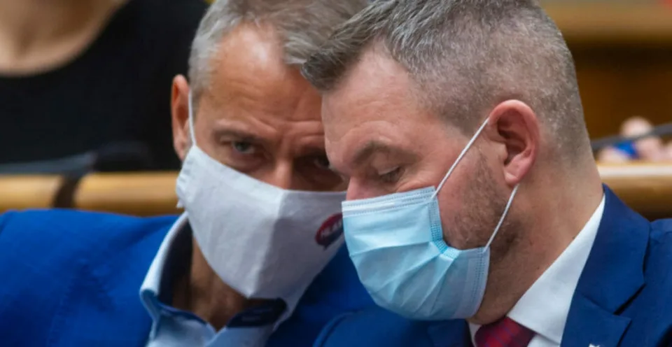 Read more about the article Pellegriniho poslanci chcú predložiť balík štedrej pomoci: Týka sa seniorov, gastra aj zdravotníctva!