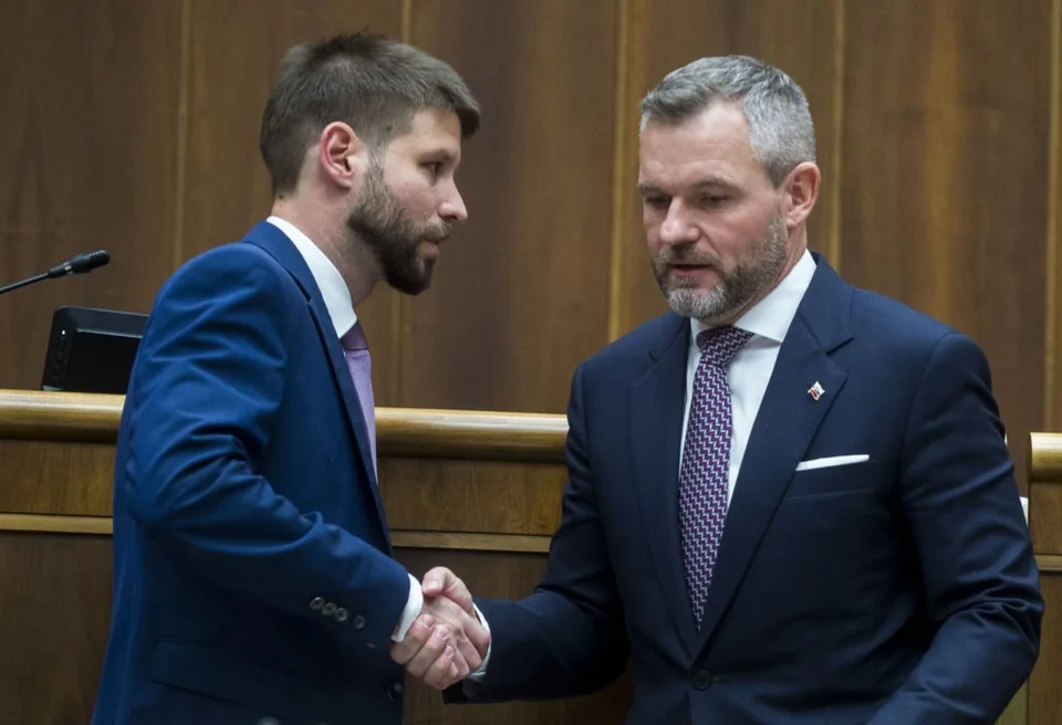 Read more about the article Opozícia využije všetky nástroje, aby zabránila k zrušeniu ÚŠP: Podľa Šimečku sa Pellegrinimu situácia rozpadáva pod rukami