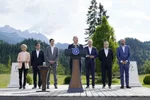 Nemecký kancelár Olaf Scholz počas spoločnej tlačovej konferencie s lídrami skupiny G7 na júnovom stretnutí
