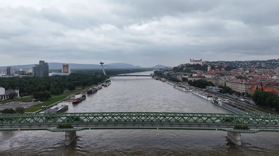 Read more about the article AKTUÁLNE: V bratislavskom Devíne vyhlásili pre Dunaj mimoriadnu situáciu